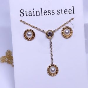 Set 3 pcs necklace & earrings.
